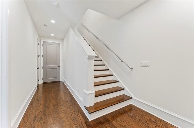 Building Photo - 871 3rd St