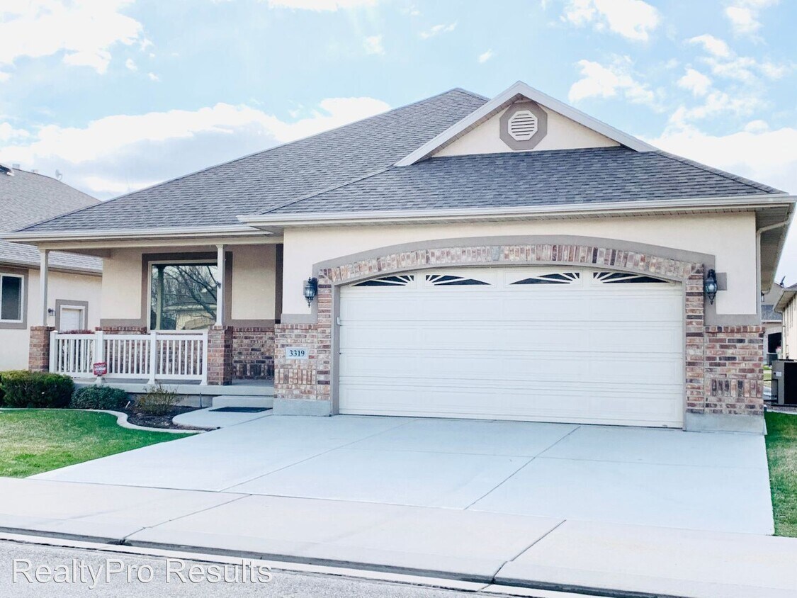 Primary Photo - 4 br, 3 bath House - 3319 N. 660 E.