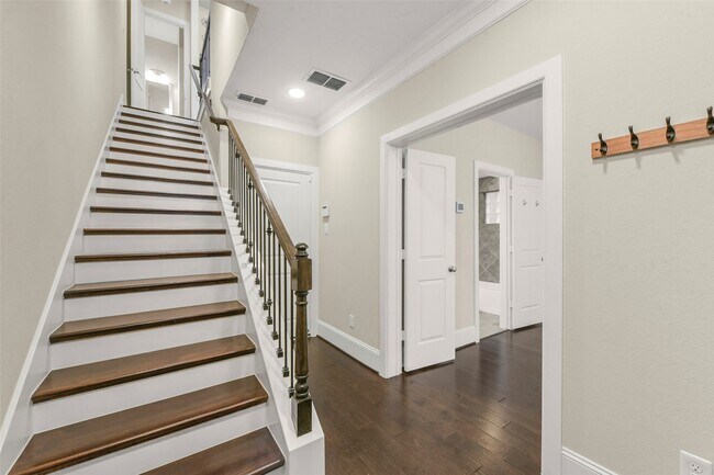 Foto del edificio - 734 N Shepherd Dr