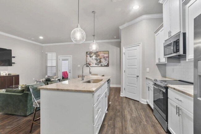 Foto del edificio - 3 Bedroom Furnished rental Near LSU|All utilities included |Short Term & Long Term Options Available