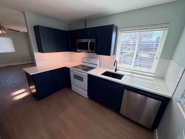 Foto del edificio - 56 Cottage Ave