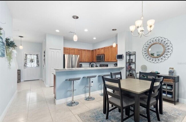 Building Photo - 3/2.5/1 Lakeside Plantation Townhouse