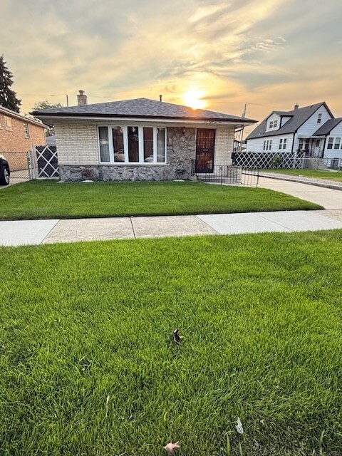 Foto principal - 5824 S Nottingham Ave