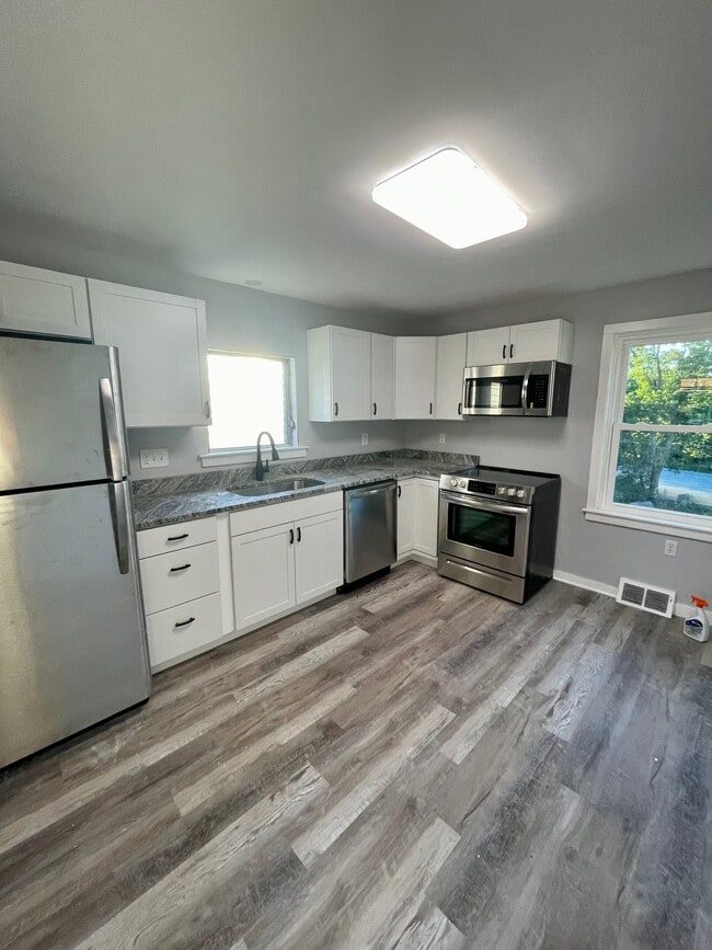 Building Photo - 11 N Colonial Dr