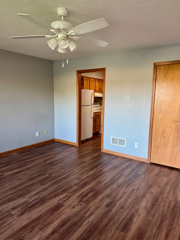 Foto del edificio - 403 S Park Square Dr