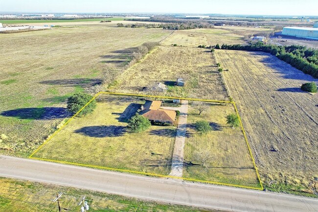 Building Photo - 1454 W Wintergreen Rd