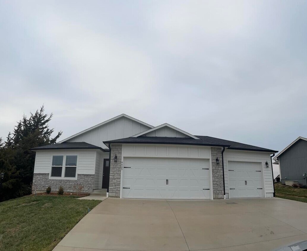 Primary Photo - 4405 SE Oak Bend Dr