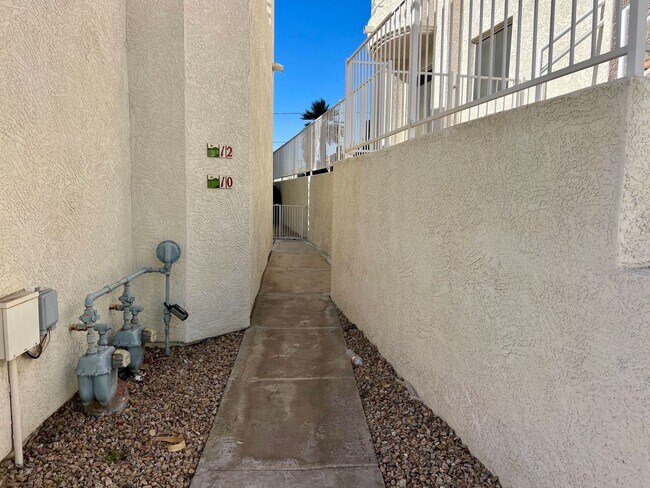 Foto del edificio - 420 Acoma Blvd S