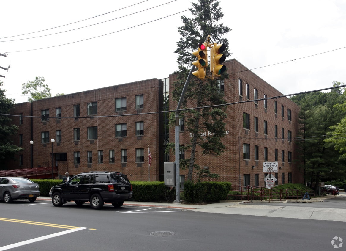 Foto principal - Samuel R. Pierce Apartments