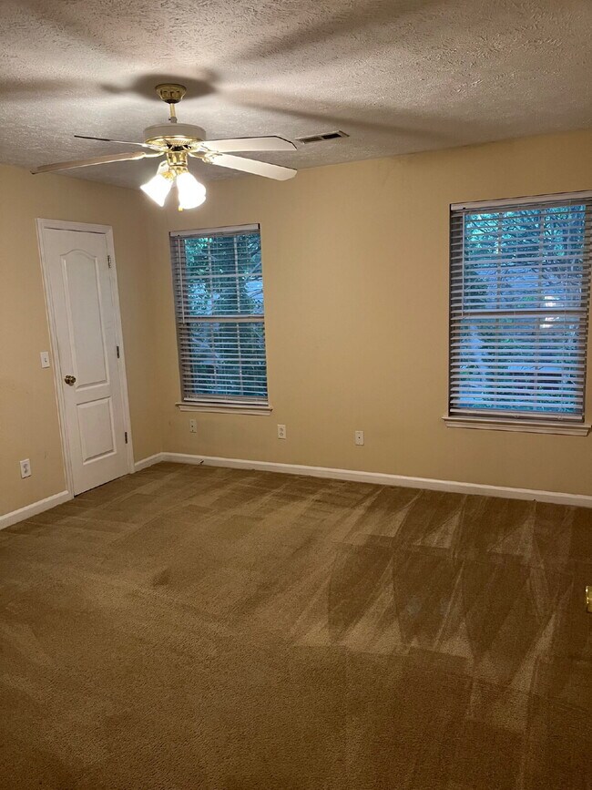 Foto del edificio - "Charming 2-Bedroom Townhouse with 2.5 Baths in Murfreesboro – Spacious 1,290 Sq Ft Living!"