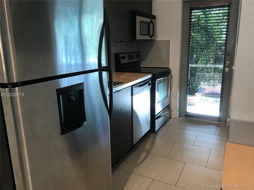 Foto del edificio - 6835 Rue Versailles Dr