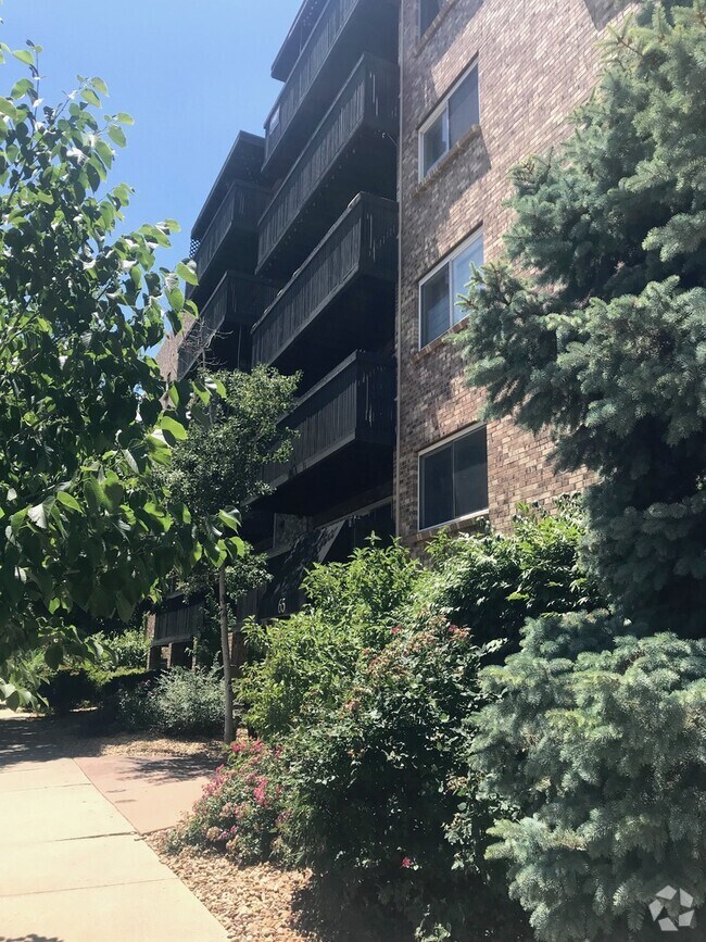 Building Photo - 65 N Clarkson St