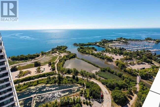 Photo du bâtiment - 30-4130 Shore Breeze Dr