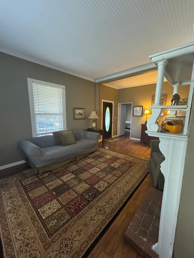 Building Photo - 320 E 5th Ave