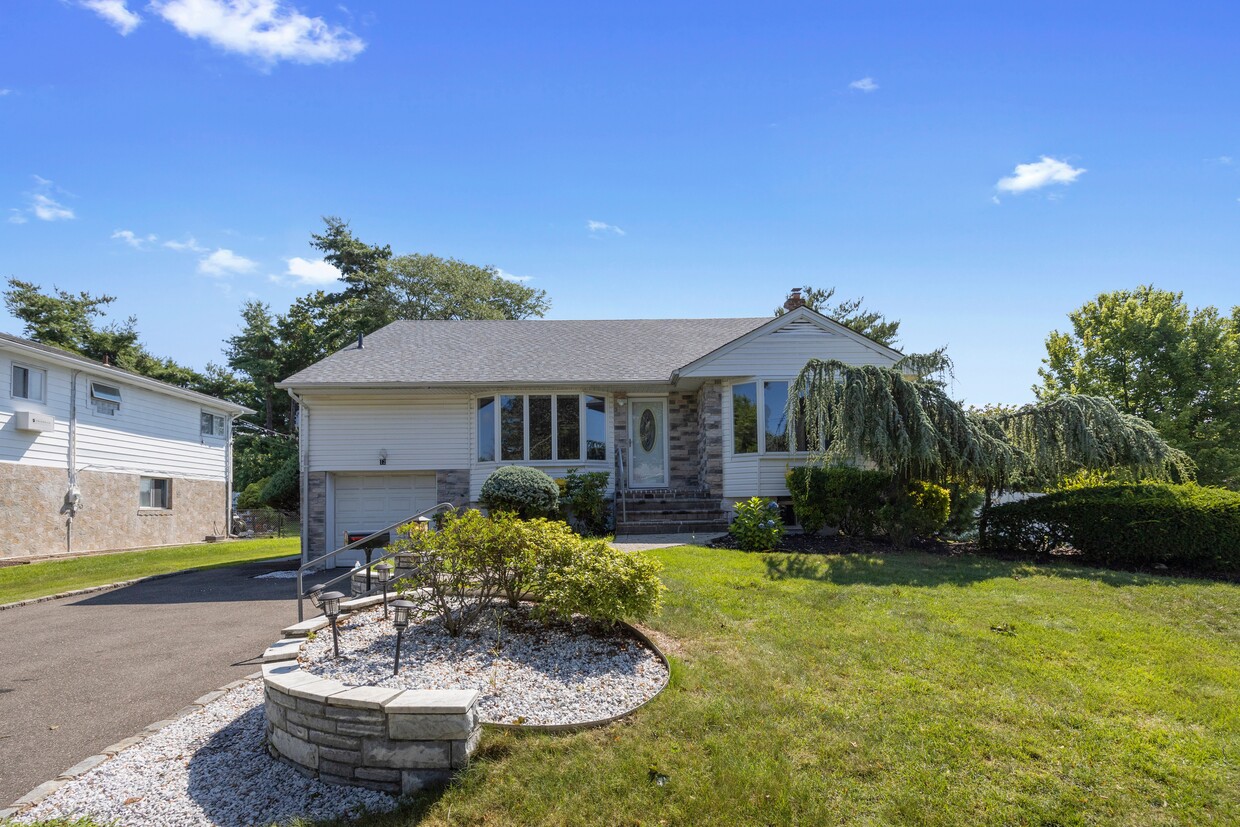 Primary Photo - 12 Clinton Ln