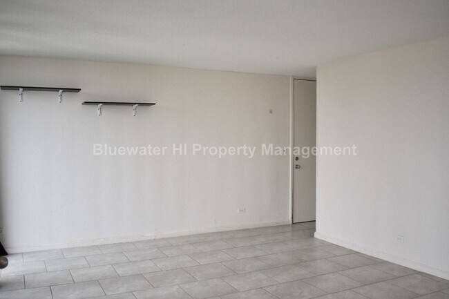Foto del edificio - 2 bedroom, 1 bath, 1 prkg. Condo (Makiki area)