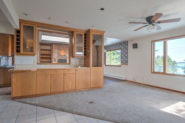 Building Photo - 3 Bedroom Home with views in Beautiful Dug...