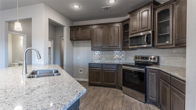 Foto del edificio - 323 Ranch Rd