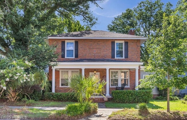 Foto del edificio - 3 Bed 3 Bath Historic Home