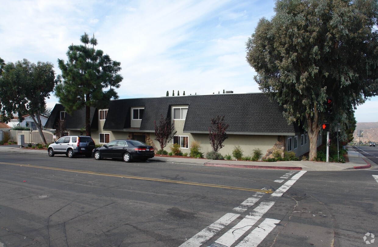 Building Photo - 7594 Park Ridge Blvd