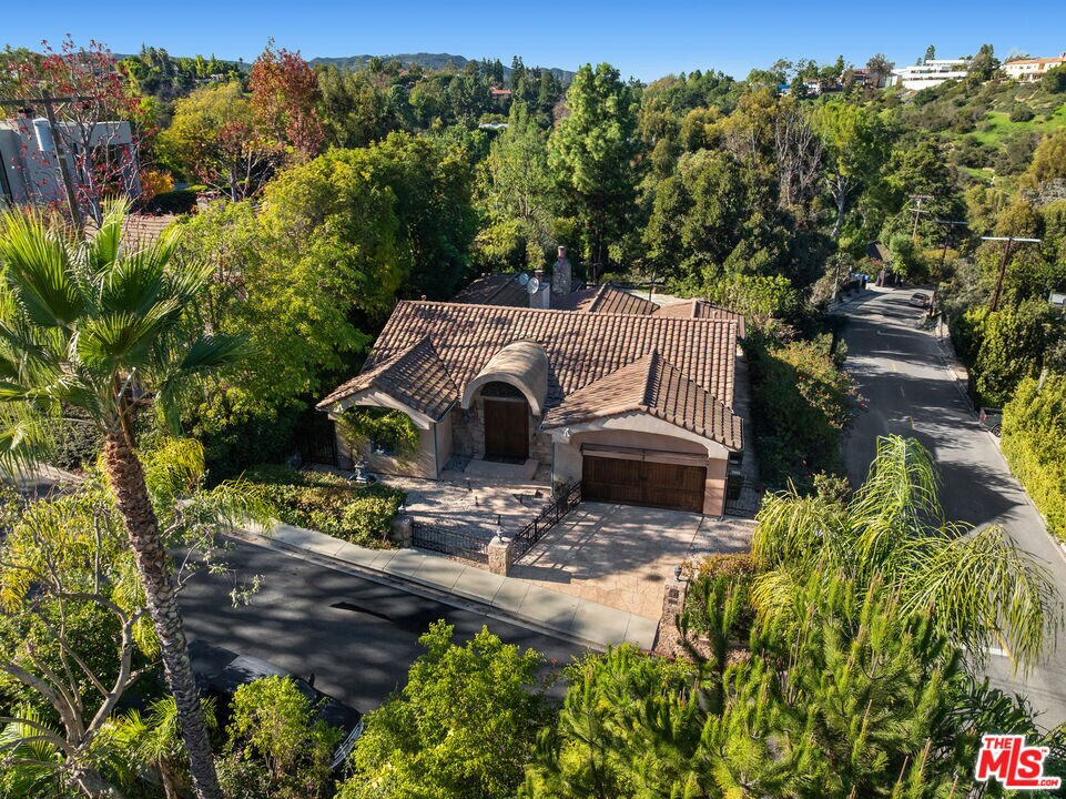 Primary Photo - 15401 Brownwood Pl