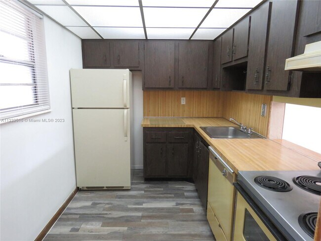 Foto del edificio - 13707 Kendale Lakes Cir