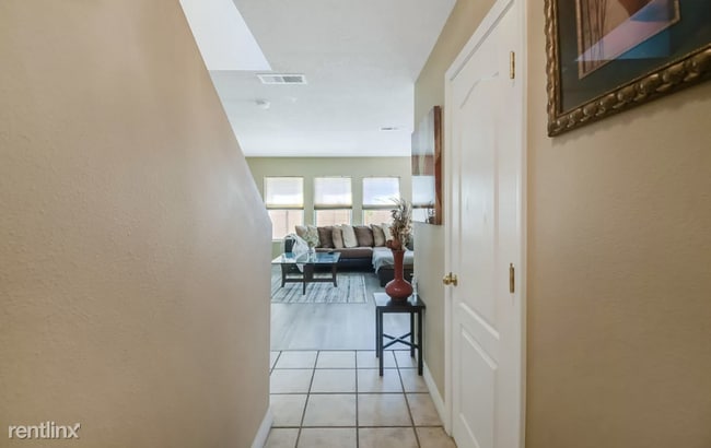 Building Photo - 2 br, 2.5 bath House - 4244 Altura Mesa La...
