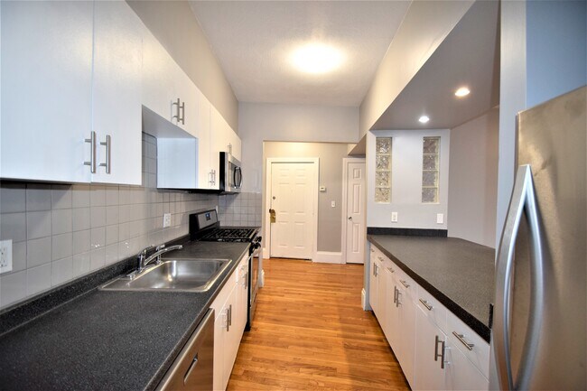 Foto del edificio - 18 Glenville Ave