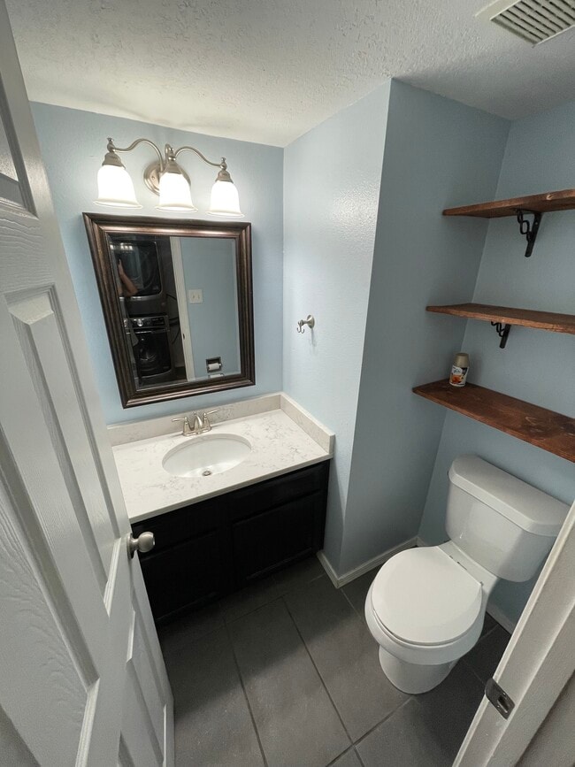 Foto del edificio - 5801 Lowell St NE