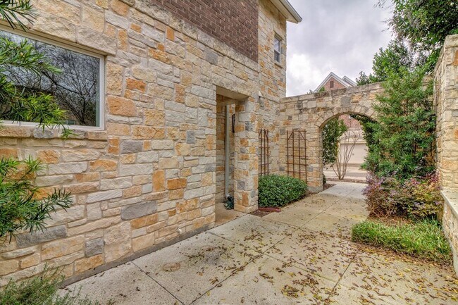 Building Photo - Beautiful University Place End Unit Townhome