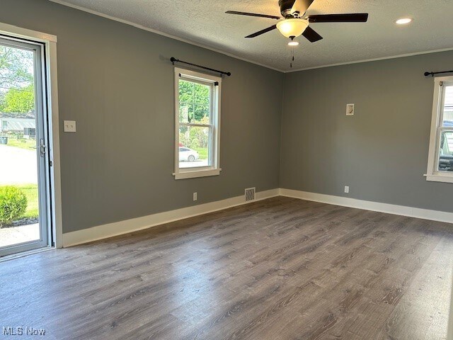 Foto del edificio - 2553 Edgebrook Ave