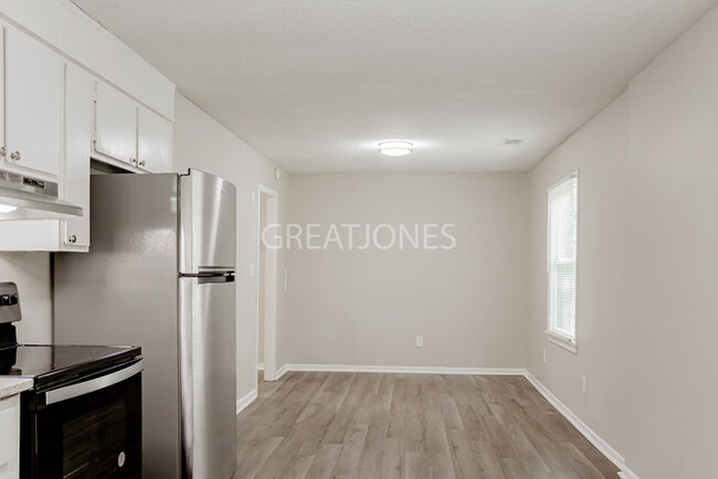 Foto del edificio - SIGN LEASE BY 2/28 AND GET $250 OFF FIRST ...