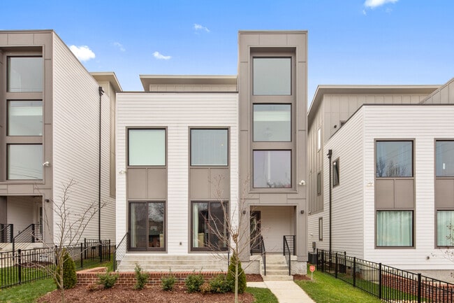 Building Photo - 1203 Tremont Ave