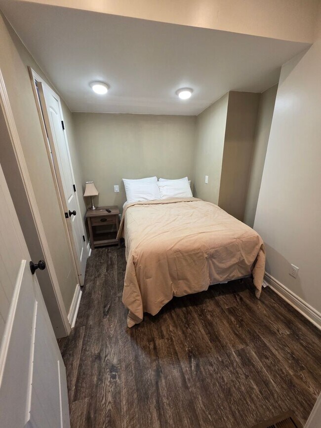 Building Photo - Newly Fully Furnished Midtown House
