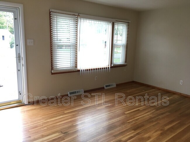 Foto del edificio - 1900 Violet Dr