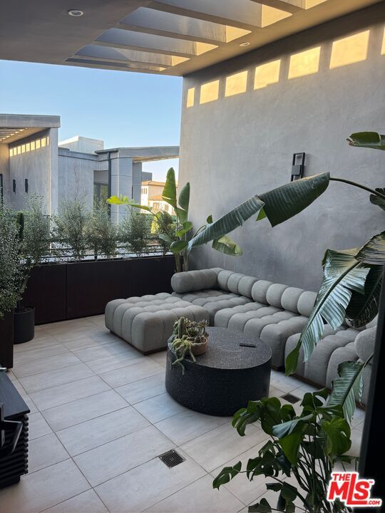 Building Photo - 1144 N Detroit St