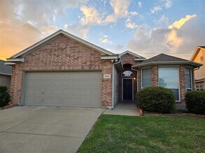 Building Photo - 624 Caravan Dr