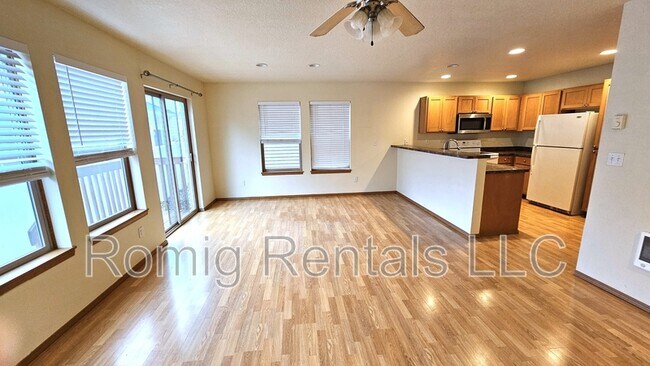 Building Photo - 8111 NE 36th Ct
