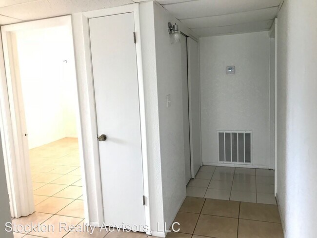 Building Photo - 5233-5233 N Tamiami Trail