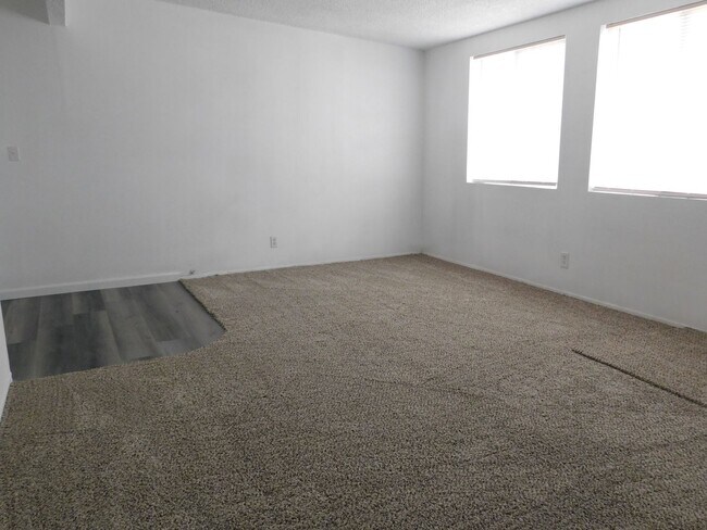 Building Photo - Cozy 2bd 1ba