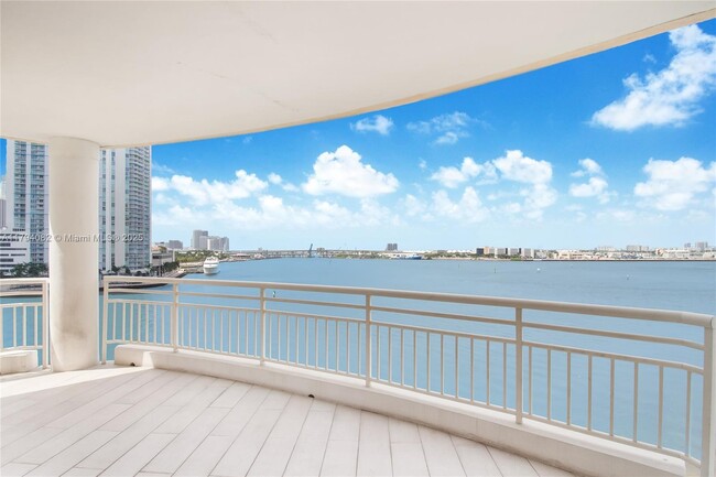 Foto del edificio - 888 Brickell Key Dr