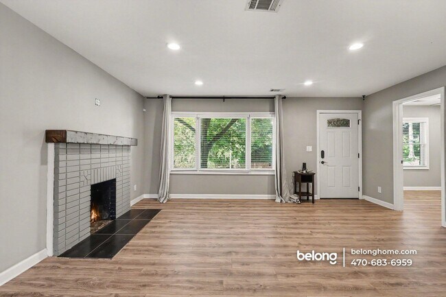 Foto del edificio - 1323 E Washington Ave