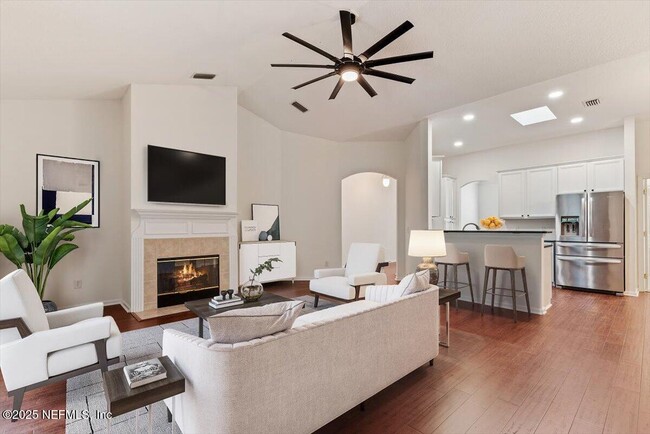 Foto del edificio - 4441 Comanche Trail Blvd
