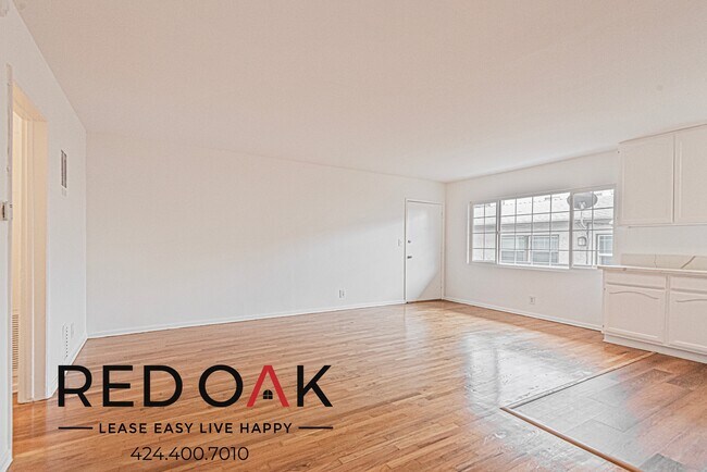 Foto del edificio - Beautiful Two Bedroom with Large Windows, ...