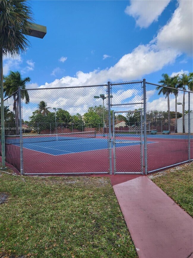 Foto del edificio - 18270 Mediterranean Blvd