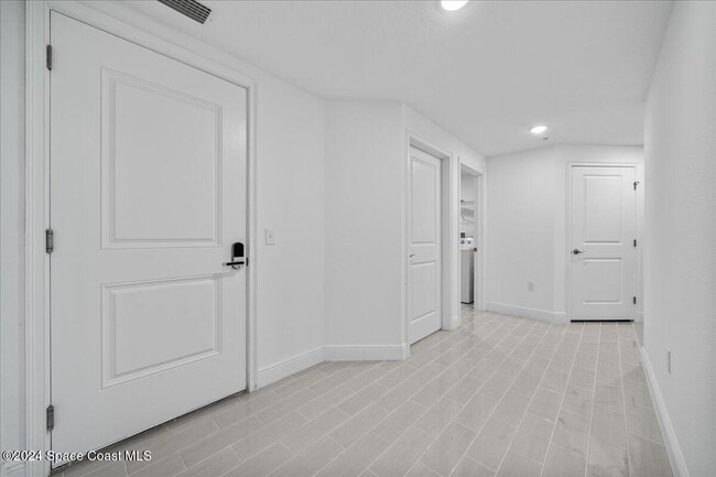 Building Photo - 735 Pilot Lane
