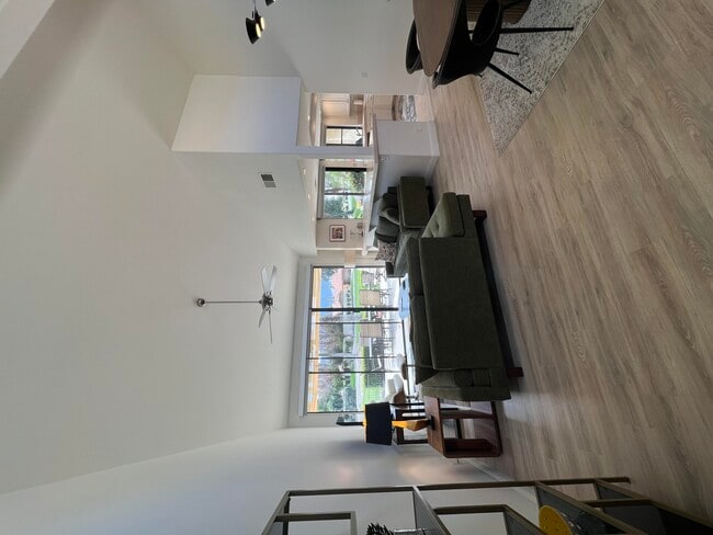 Building Photo - 289 Castellana N