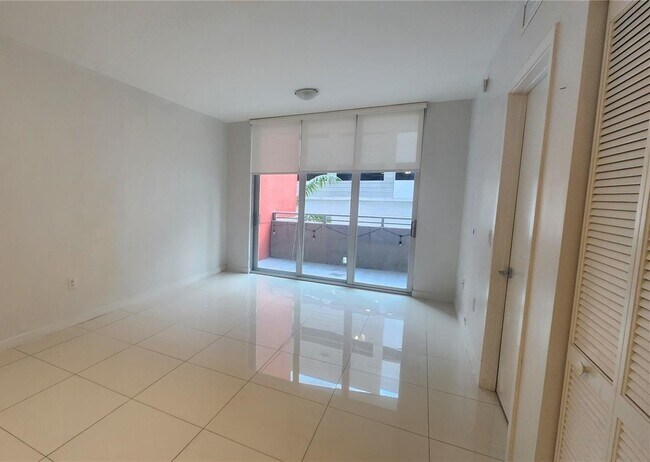 Foto del edificio - 7875 NW 107th Ave