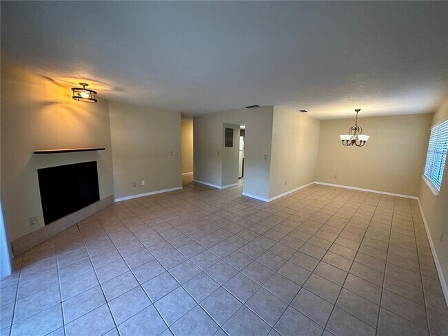 Building Photo - 445 S Netherwood Cres