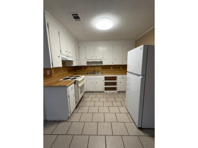 Building Photo - 2605 Talbert St